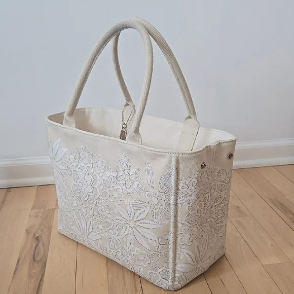Elegant Cream Floral Tote Bag - Picture 12 of 12